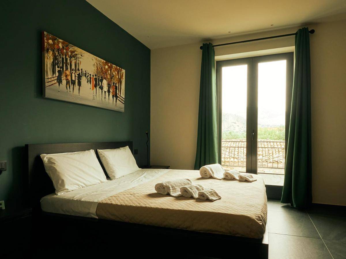 Double Room with Private Bathroom in Carini, Provincia di Palermo