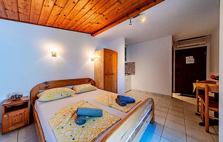 Ganze Ferienwohnung, Gemütliche Ferienwohnung mit Terrasse, WLAN und Parkplatz in der Nähe des Strandes Tri Žala in Viganj, Dubrovnik-Neretva