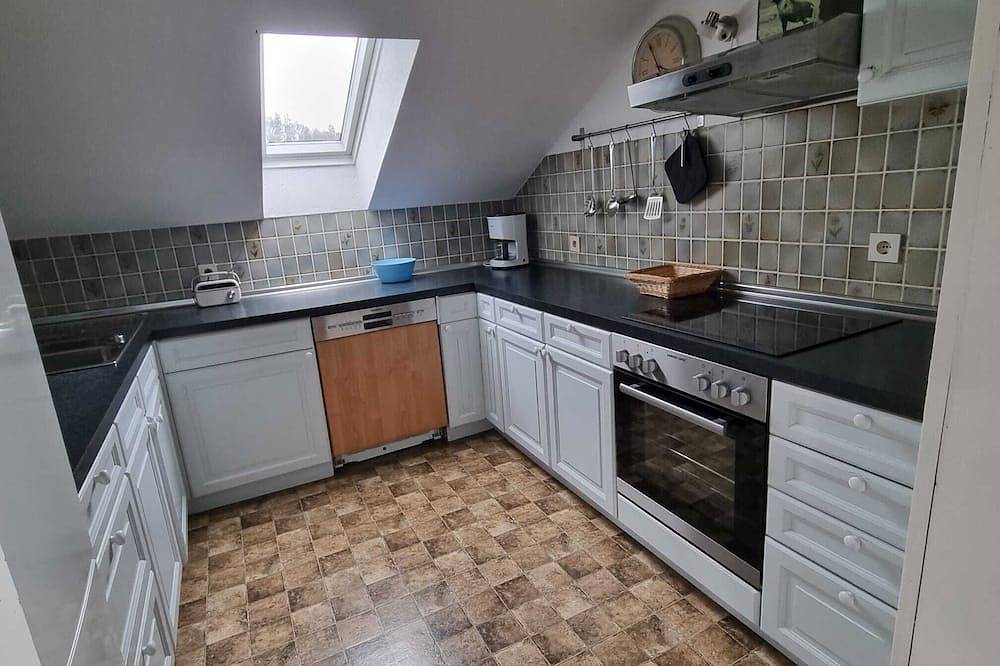 Ganze Wohnung, Gemütliche Dachgeschosswohnung bei Tutzing am Starnberger See in Tutzing, Starnberger See