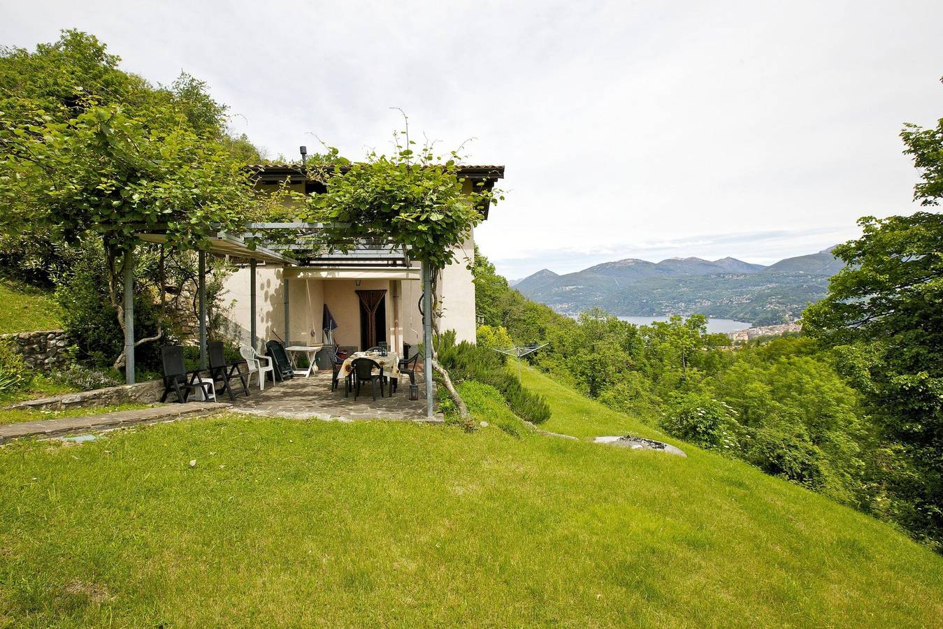 Holiday home for 4 people with pool in Bedero, Brezzo di Bedero