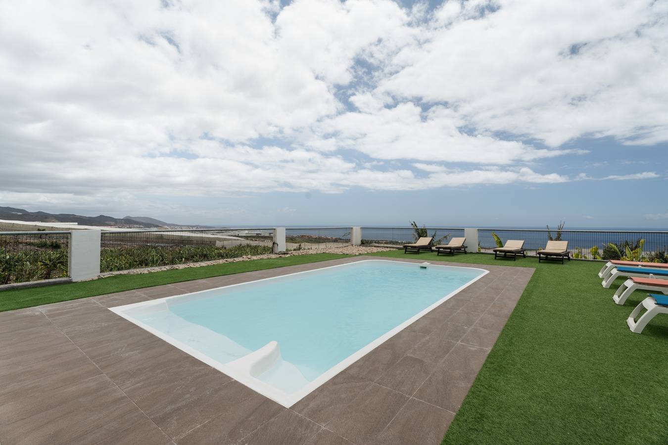 Geheel appartement, Vakantiehuis 'Mooi uitzicht op zee en zwembad Finca 4' met gedeeld zwembad, privéterras en Wi-Fi in Adeje, Zuid Tenerife