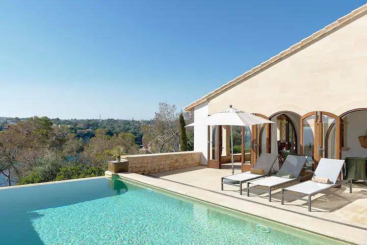 Location de vacances pour 10 personnes, avec piscine ainsi que vue sur l’océan et jardin à Cala Santanyí - 4