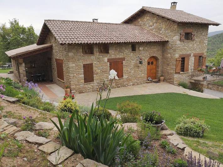 Casa rural para 9 personas, con vistas además de piscina y jardín, Se admiten mascotas en Bages - 2