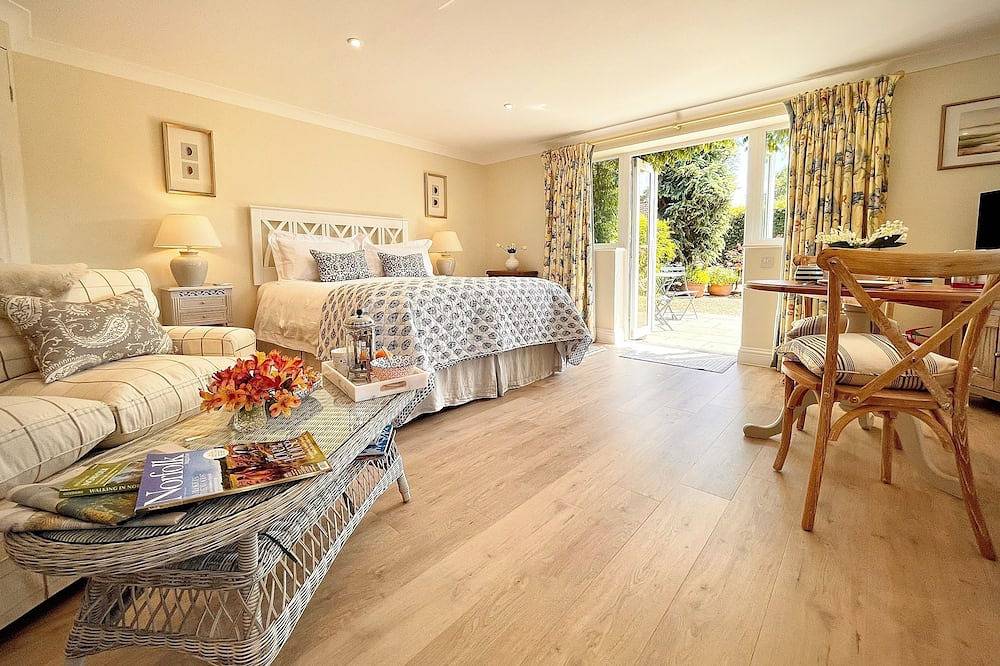Entire apartment, Coastal retreat for two in Brancaster Staithe next to the harbour and pubs. in Brancaster Staithe, Norfolk Coast