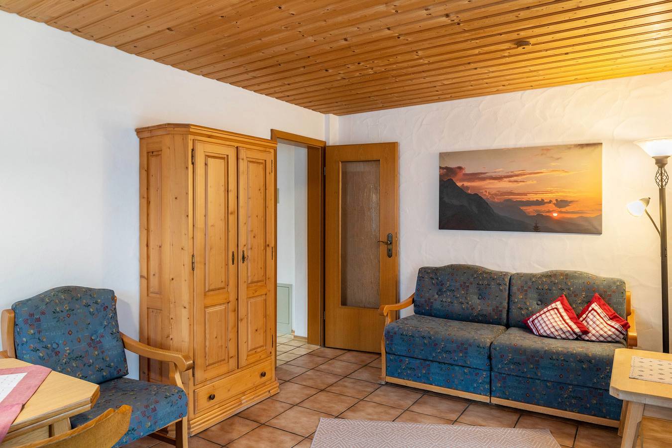 Ganze Wohnung, Ferienwohnung 'Wetterstein' mit Bergblick, Balkon und Wi-Fi in Mittenwald, Bayerische Alpen