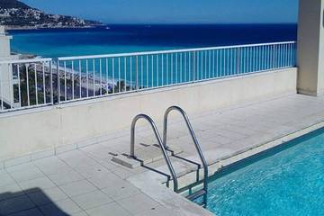 Gîte pour 4 personnes, avec balcon ainsi que piscine et jardin dans Casino Du Palais De La Mediterranee