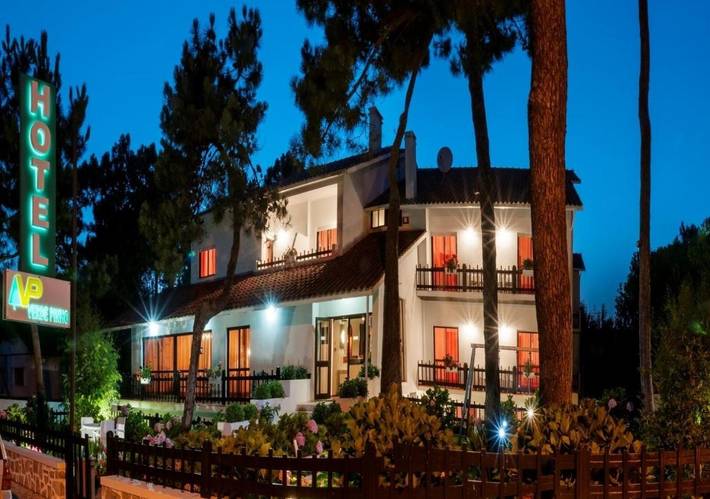 Chambre d’hôte pour 2 personnes, avec Balcon et Terrasse ainsi que Jardin et Vue à Marinha Grande