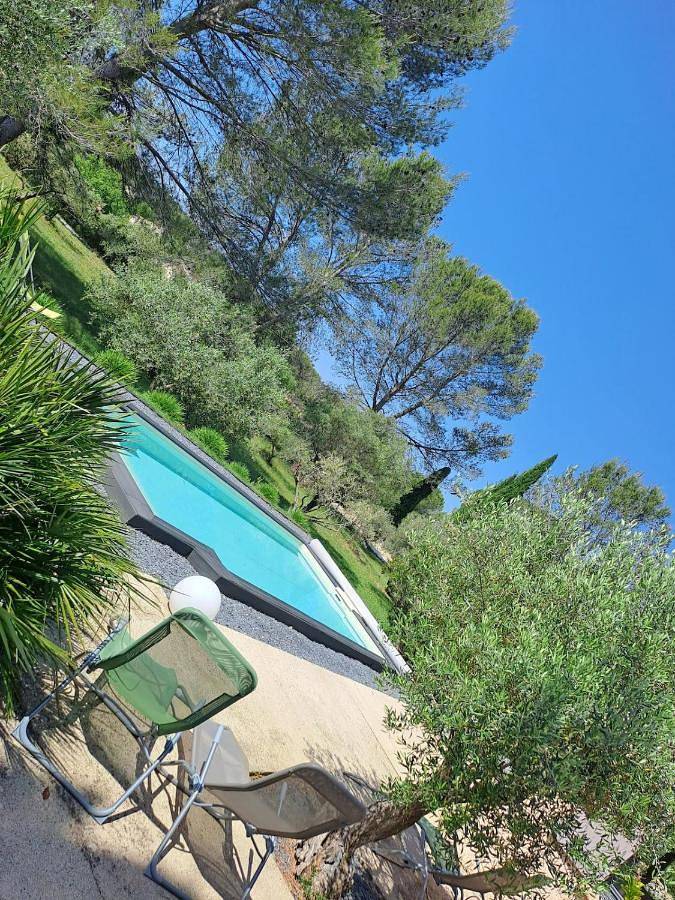 Villa pour 8 personnes, avec piscine et terrasse