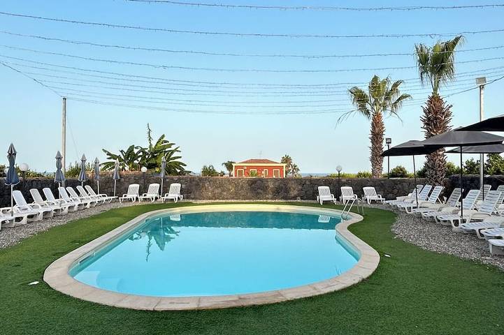 Villa per 8 persone, con terrazza e piscina nonché giardino in Acireale
