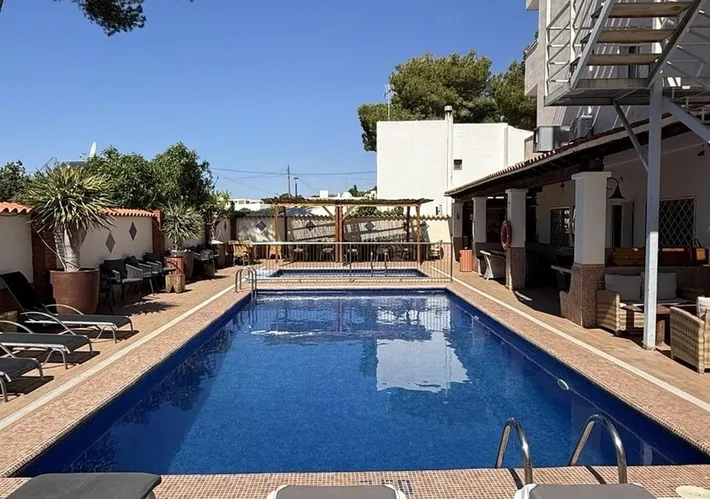 Ferienwohnung für 3 Personen, mit Terrasse und Pool - 1