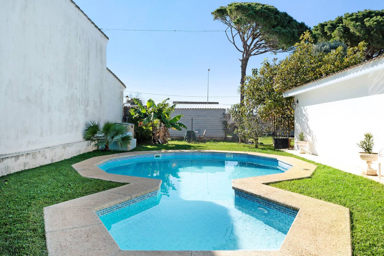 Ferienhaus 'Villa Disfrutones' mit privatem Pool, Terrasse und Garten in Barrio Nuevo, Conil de la Frontera