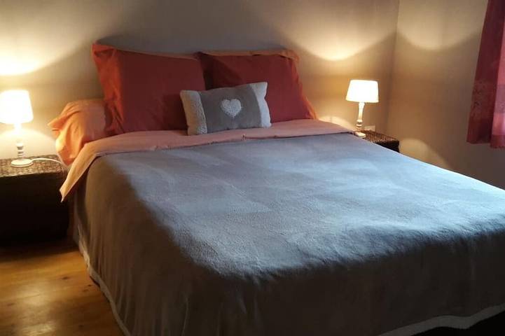 Gîte pour 7 personnes, avec jardin ainsi que terrasse et piscine à Belvianes-et-Cavirac - 4