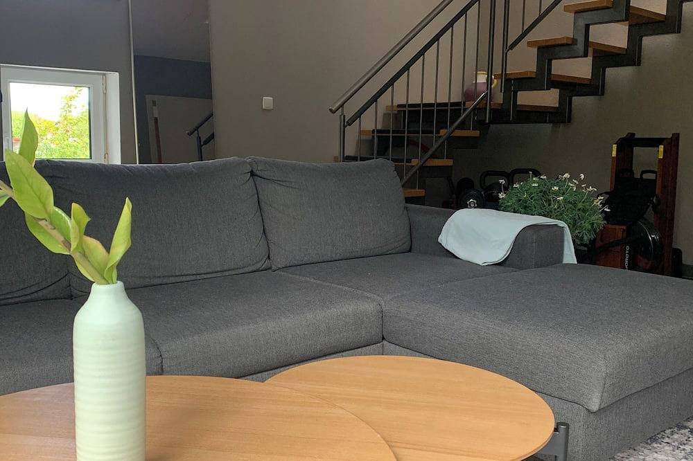 Ganze Wohnung, Top Lage! Apartment am Fuße der Rhön, Wald vor der Tür. Haustierfreundlich! in Dipperz, Rhön-Hessen
