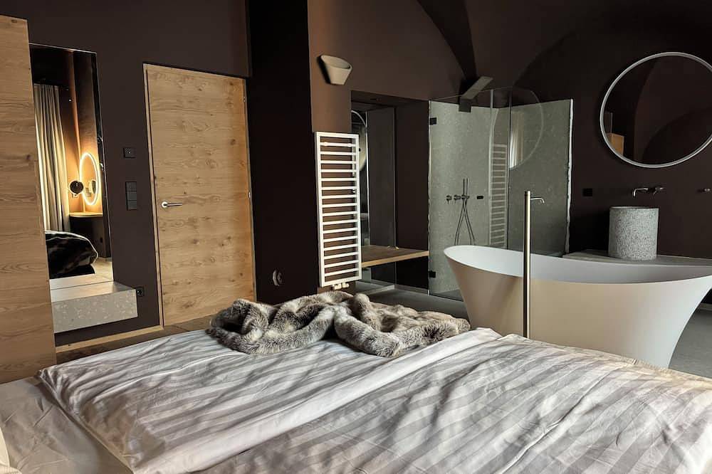 Entire apartment, La Maison 35-Lm2-The Luxury of Living and Relaxation in Brunico-Departure for the Dolomites in Bruneck, Eastern Dolomites