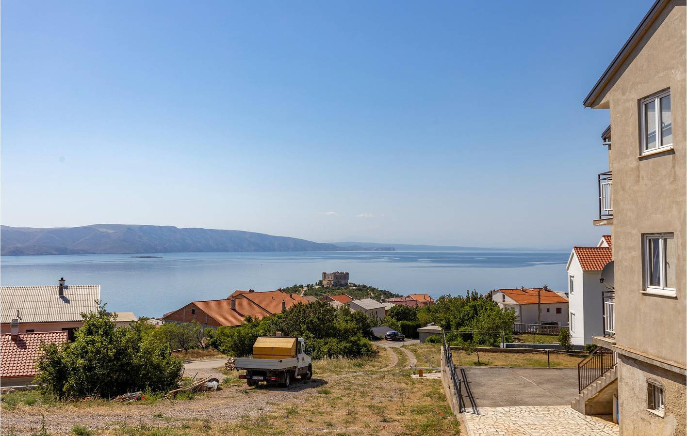 Ganze Ferienwohnung, Reizende 1-Zimmer-Wohnung mit Meerblick, Terrasse und Parkplatz in Strandnähe in Senj, Kvarner Festland