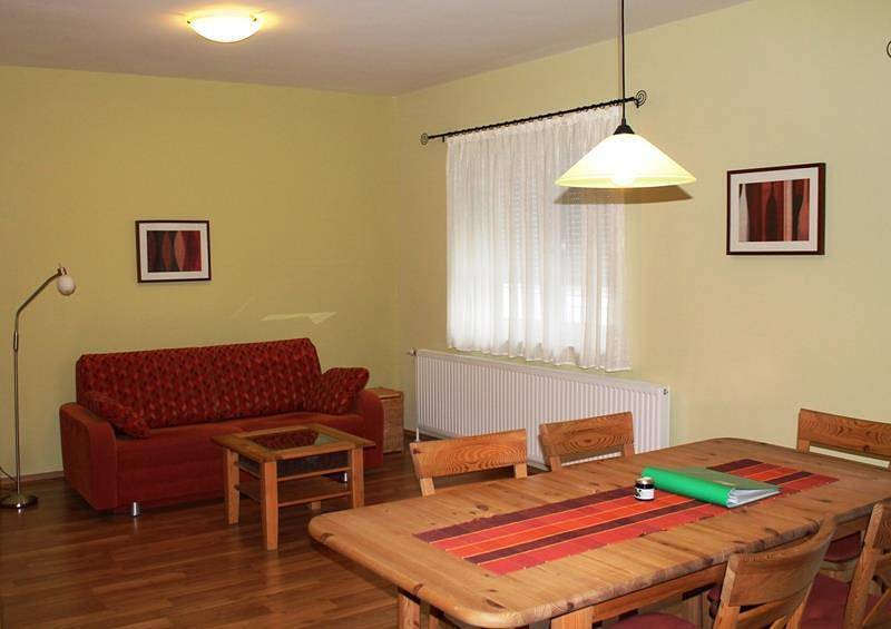 Ganze Ferienwohnung, Ferienwohnung für 5 Personen mit Pool in Gols, Neusiedlersee-Hügelland
