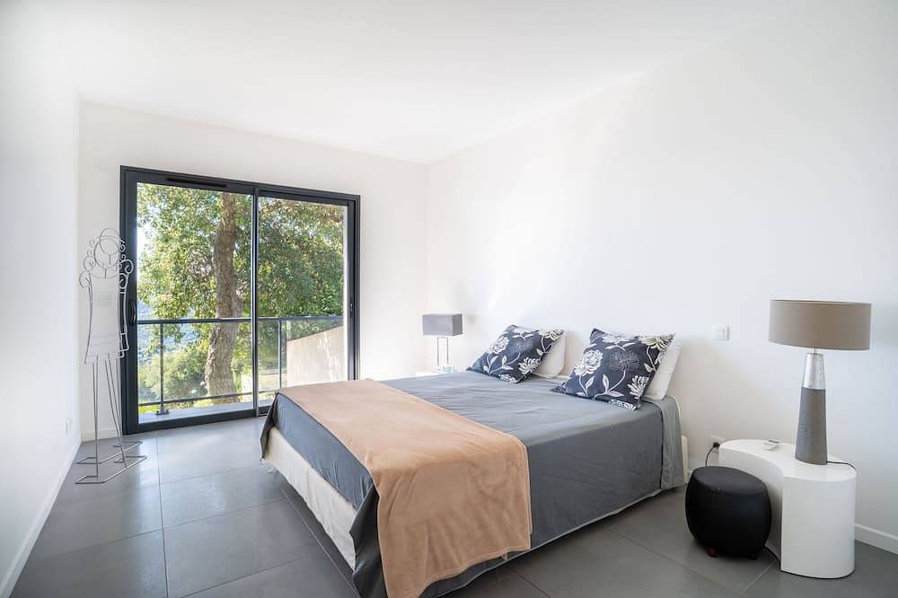 Spacious villa, oustanding views on sea and mountains, garden is 1600m2, 5**** in Les Adrets-de-l'Estérel, Massif de l'Esterel