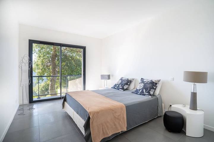 Villa espaciosa, piscina, vistas al mar y montaña, 4 dormitorios, capacidad para 8 in Les Adrets-de-l'Estérel, Massif de l'Esterel