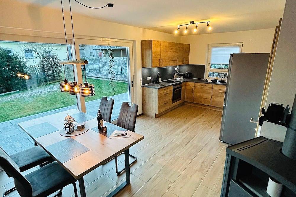 Ganze Wohnung, Ferienwohnung Teufelstisch (82qm) im Erdgeschoss mit Süd Terrasse in Bischofsmais, Ostbayern