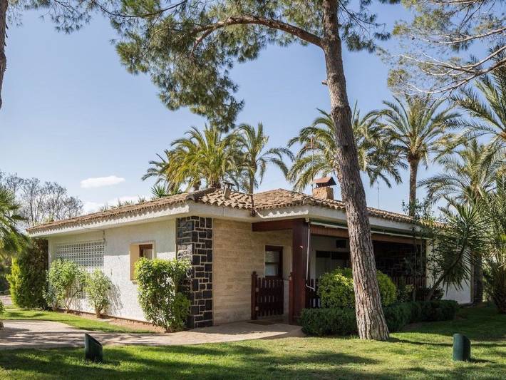 Apartamento para 8 personas, con Jacuzzi y Terraza además de Jardín y Piscina en La Eliana