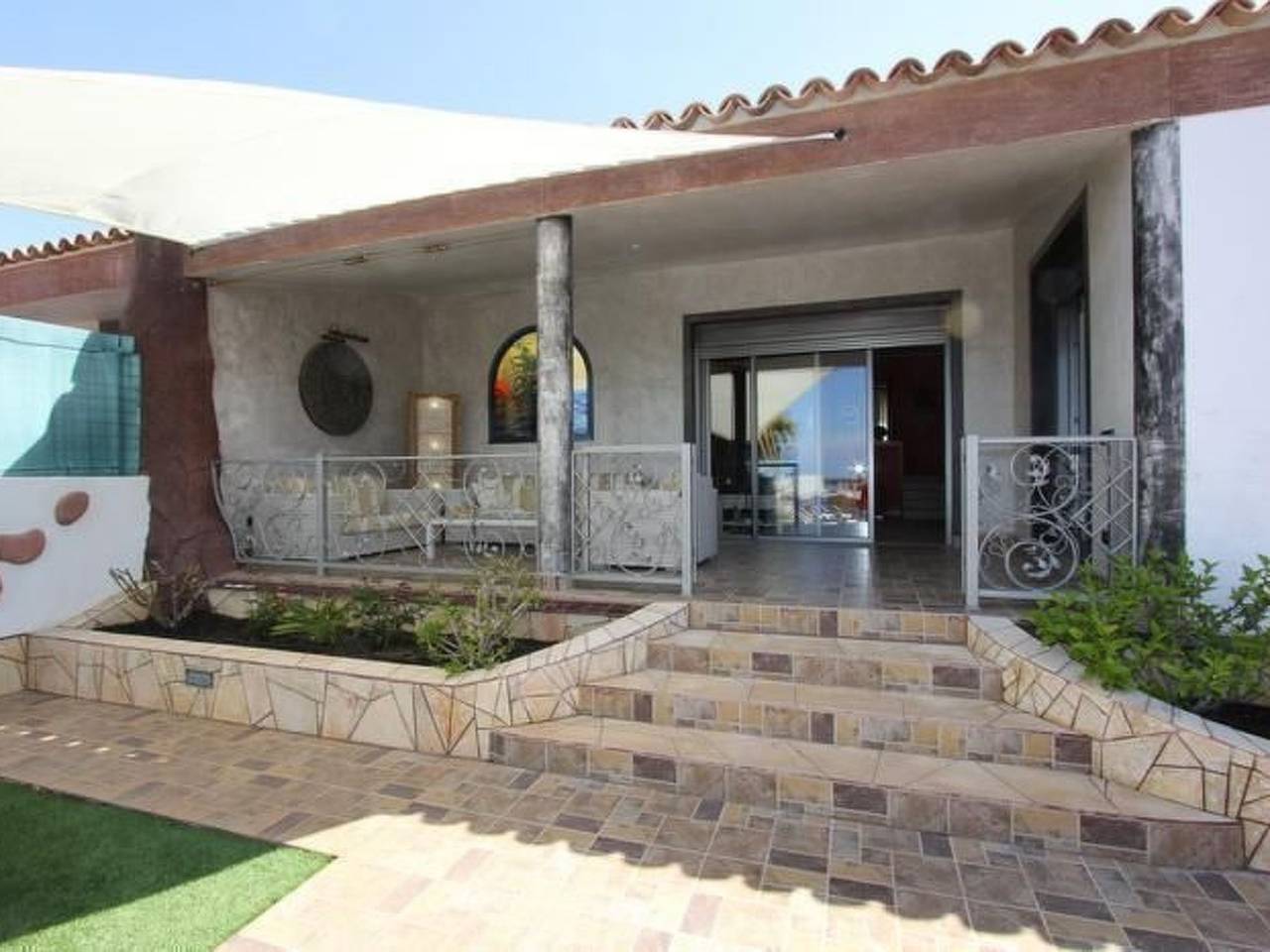 Chalet "Anais luxury villas" in Playa Paraíso, Adeje