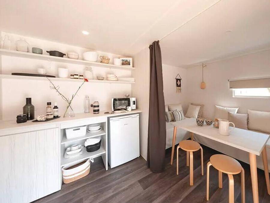Camping Verdon Parc  - Hébergement 4 personnes - Coco Sweet | 2 Ch. | 4 Pers. | Terrasse surélevée | Sans Sdb | Clim. in Gréoux-les-Bains, Parc naturel régional du Verdon
