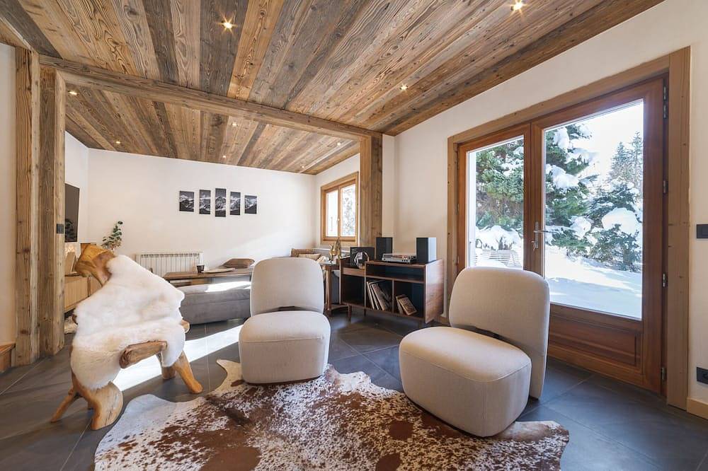 Fully renovated La Datcha family chalet, ski room and playroom in Les Contamines-Montjoie, Pays du Mont-Blanc