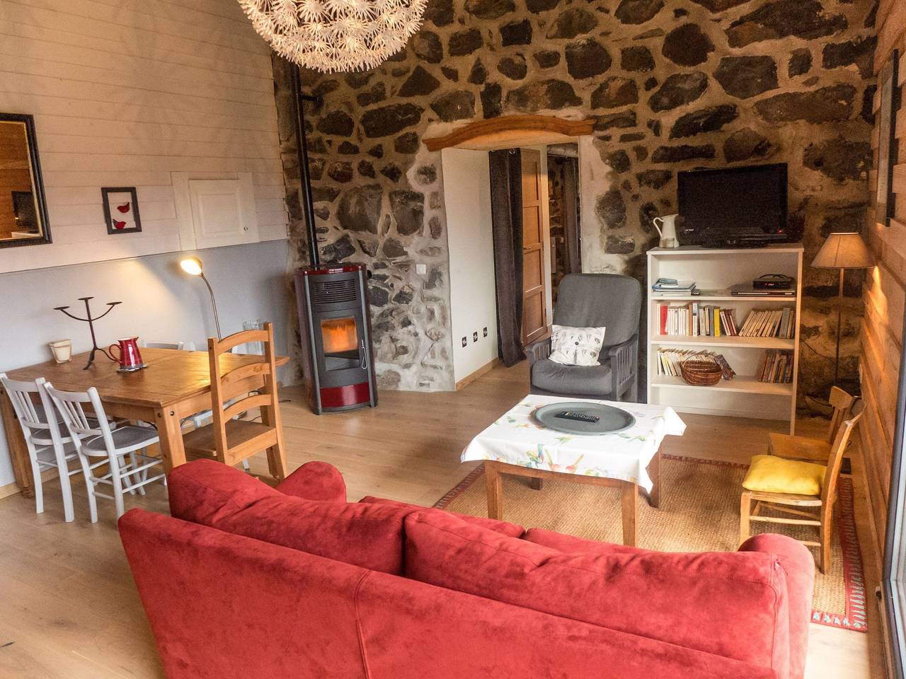 Gemütliches Steinhaus mit Garten in Saint-Privat-d'Allier, Haute-Loire