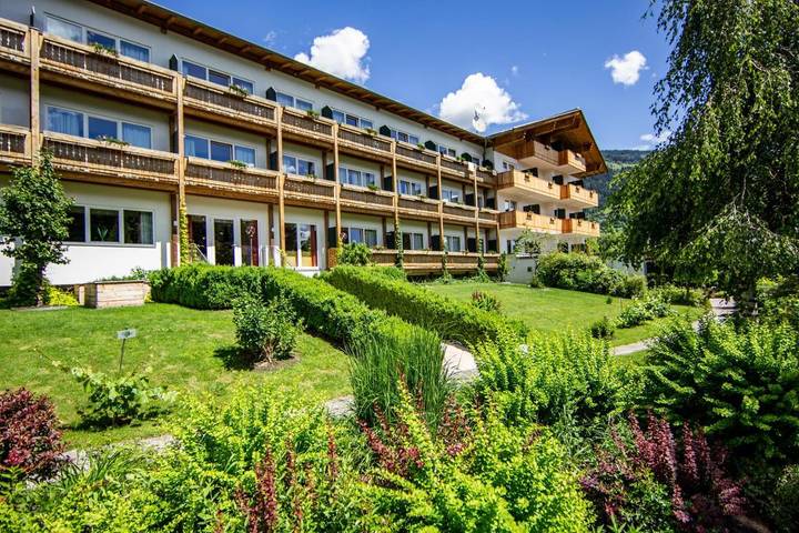 Hotel für 4 Personen, mit Balkon und Terrasse sowie Garten und Pool