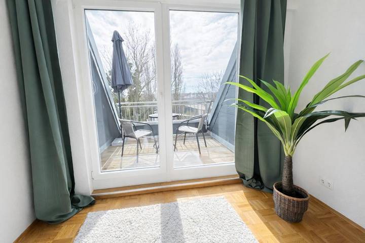 Ferienwohnung für 4 Personen, mit Balkon und Terrasse sowie Garten und Ausblick in Merseburg - 2