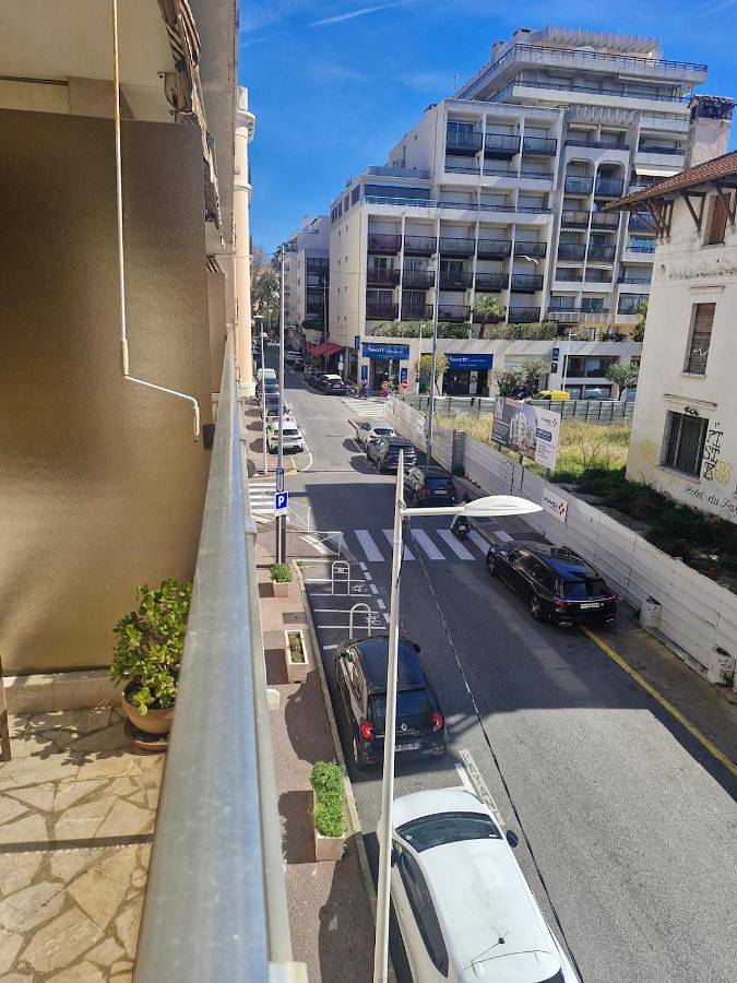 Entire apartment, Juan-Les-Pins centre in Juan-les-Pins, Antibes