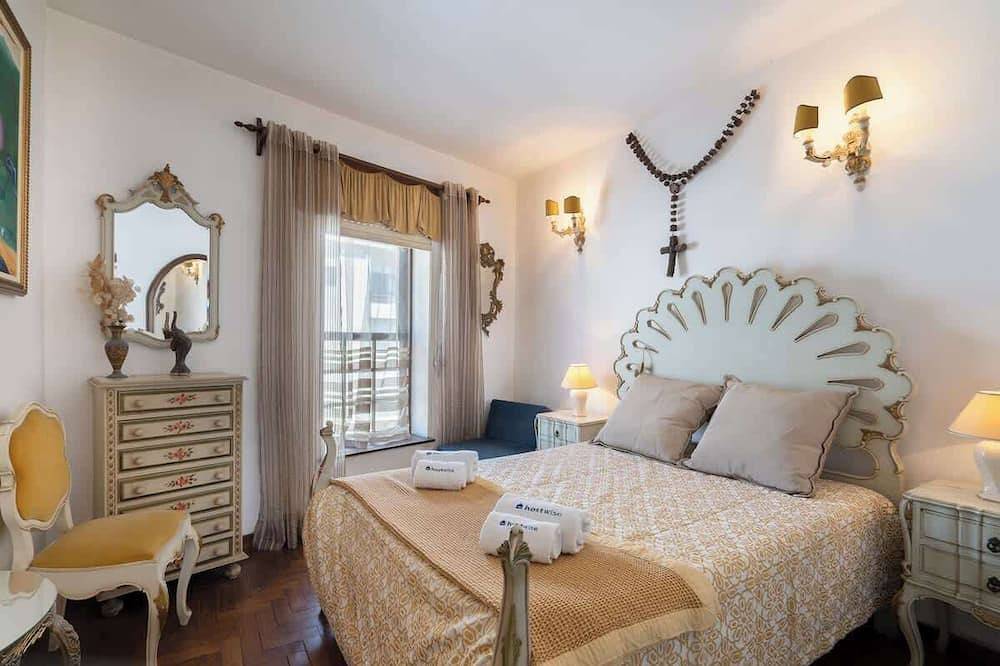 Ganze Wohnung, Sunny Vintage Apartment at the Beach by Host Wise in Vila do Conde, Porto Distrikt