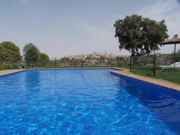 Hôtel pour 3 personnes, avec piscine ainsi que vue et jardin, animaux acceptés à Tolède