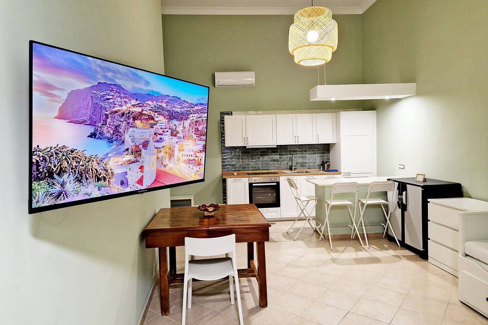 Ganze Wohnung, Geräumige Wohnung, komplett renoviert, nur wenige Schritte vom Meer entfernt in Castellammare di Stabia, Sorrento Coast
