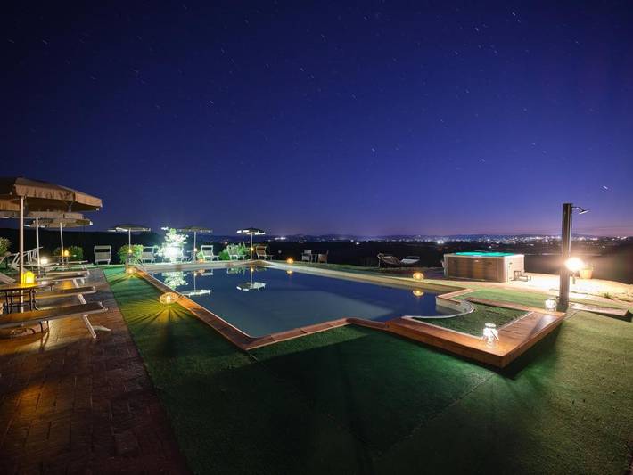 Apartahotel para 3 personas, con jacuzzi además de piscina y jardín en Toscana
