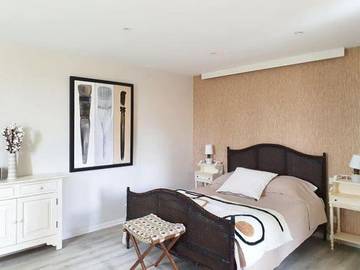 Chambre d’hôte pour 2 personnes, avec jardin ainsi que vue et piscine à Reilhaguet