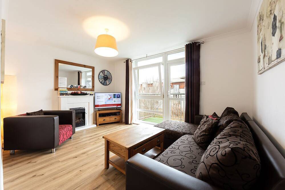 Appartamento intero, Centro Città Moderno, spazioso, 2 camere da letto, 2 bagni, ascensore, parcheggio in Leith, Edimburgo