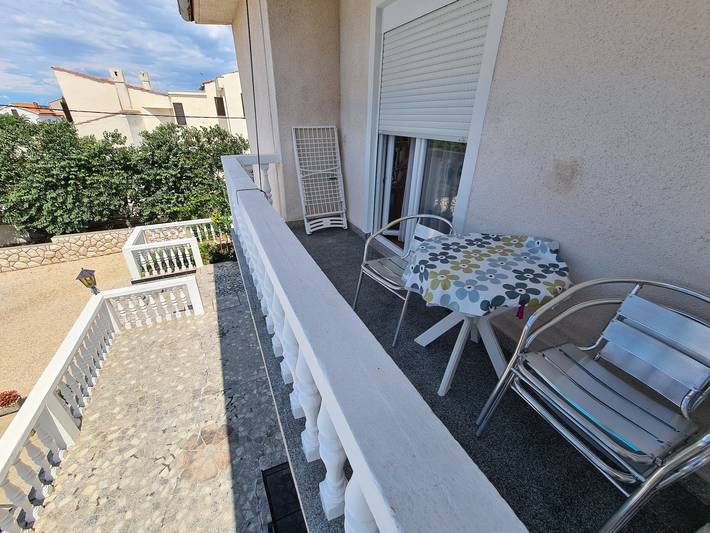 Ferienwohnung für 3 Personen, mit Balkon/Terrasse und Pool in Barbat na Rabu