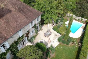 Gîte pour 12 personnes, avec jardin à Massignieu-de-Rives