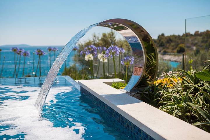 Villa pour 10 personnes, avec sauna ainsi que jardin et jacuzzi, adapté aux familles à Okrug Gornji - 2