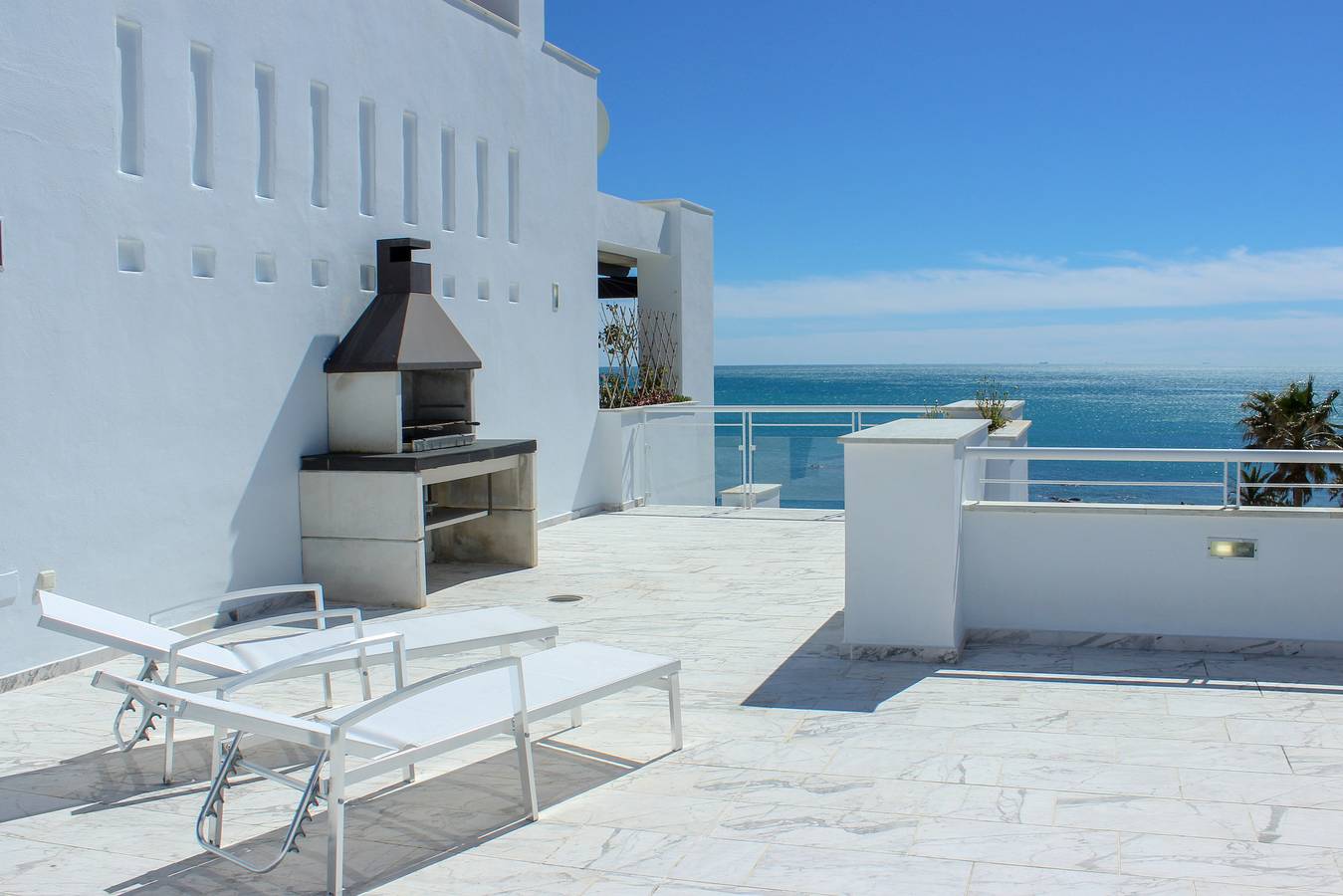 Apartamento entero, Ático frente al mar con vistas al mar, Bañera de hidromasaje, Barbacoa in Casares del Mar, Casares