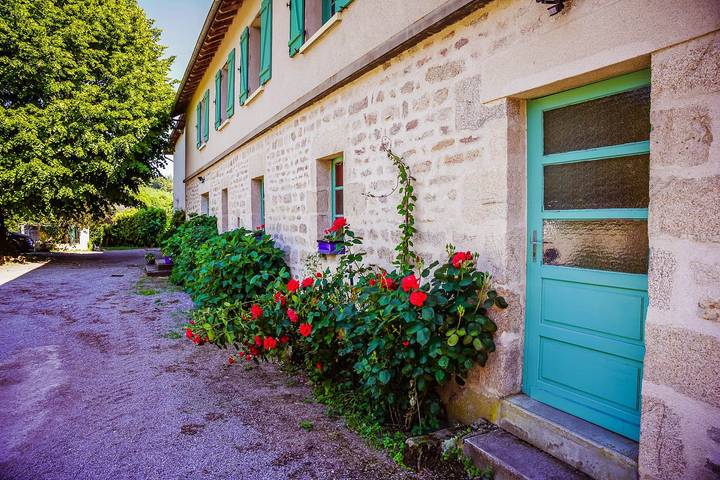 Gîte pour 24 personnes, avec jardin ainsi que piscine et terrasse, animaux acceptés dans Parc Naturel Régional de Millevaches en Limousin - 2