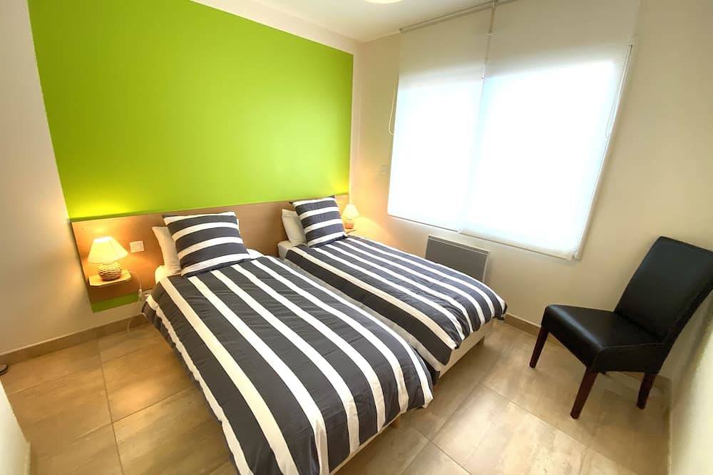 Heated Swimming Pool Apartment 4 pers 3* in villa - 300m from the beach  in Le Dossen, Santec