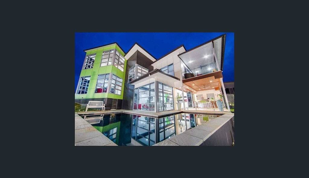 Fraser Island Views - Luxury Family House on the Hill with Panoramic Ocean Views in Hervey Bay, Fraser Coast