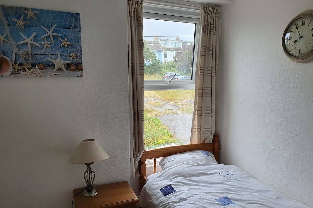 Spacious town house with commanding views over all of Torbay. in Brixham, Torbay