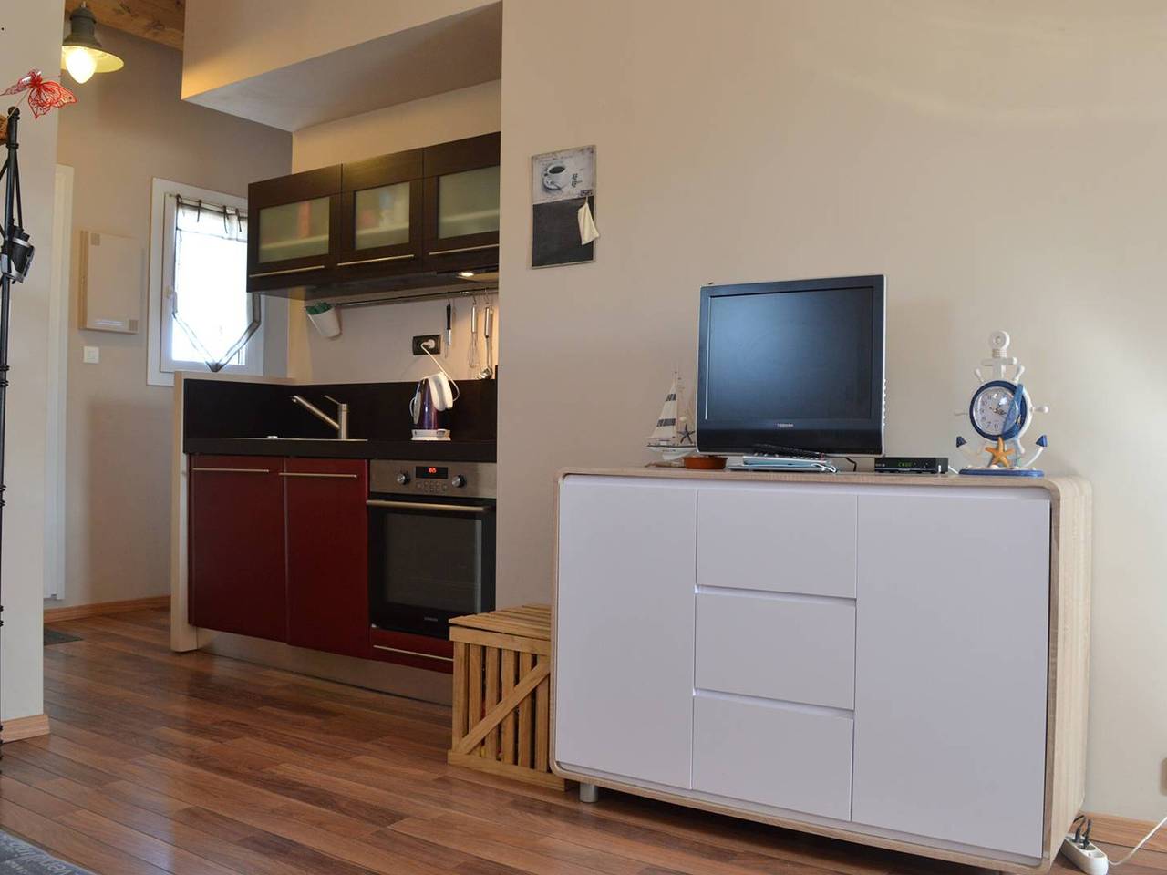 Entire apartment, 2-room apt sleeps 4 with pool and parking in Saint Pierre la Mer, Fleury