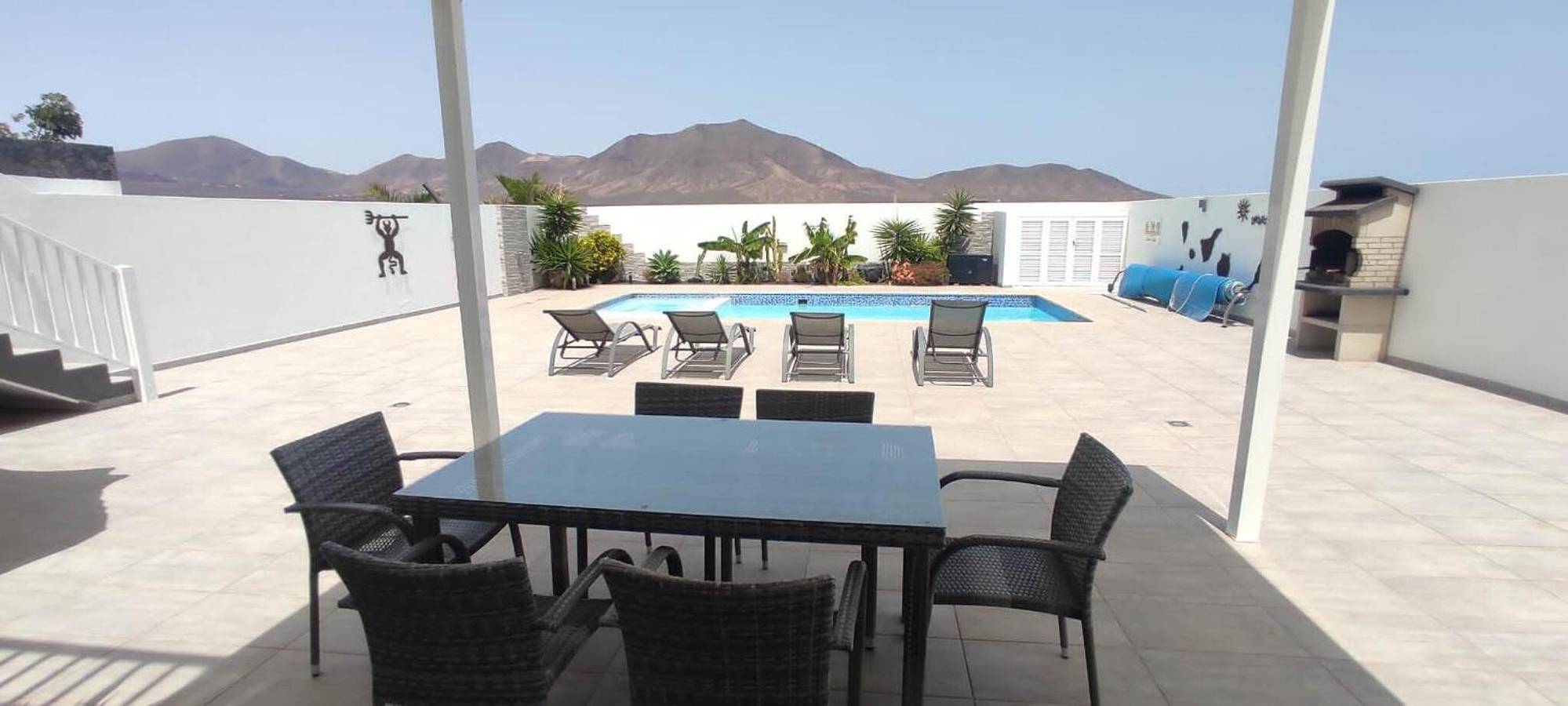Casa Vacacional 'Villa Carol' con Vista a la Montaña, Wi-Fi y Aire Acondicionado in Playa Blanca, Yaiza