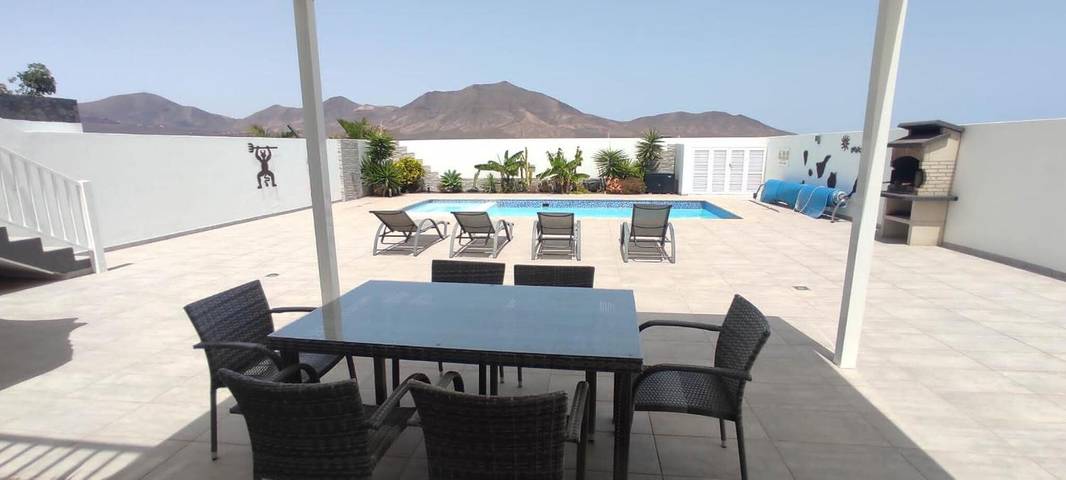 Ferienhaus für 8 Personen, mit Balkon und Whirlpool sowie Garten auf Lanzarote - 2