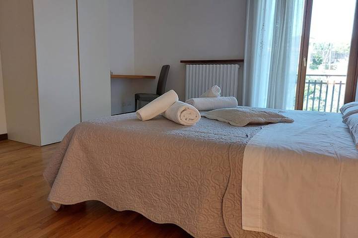 Agriturismo per 7 persone, con balcone e giardino in Sona