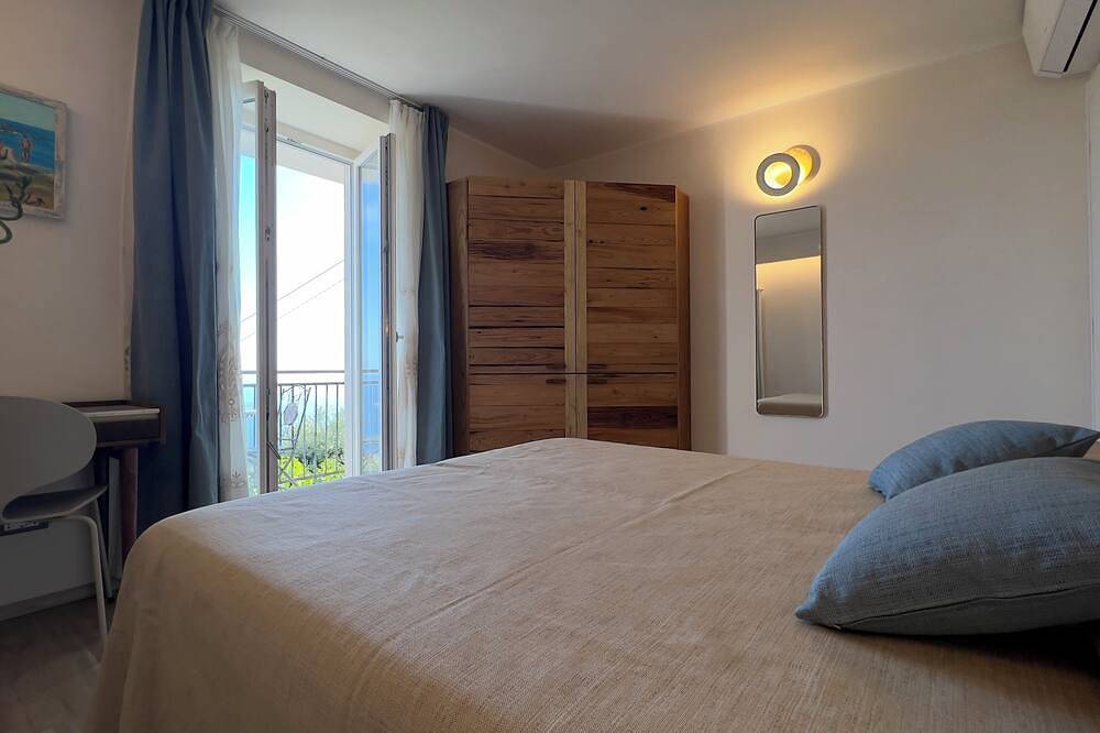 Entire apartment, Casa Camelia: your luxury apartment in the heart of Cinque Terre in Volastra, Riomaggiore Municipality